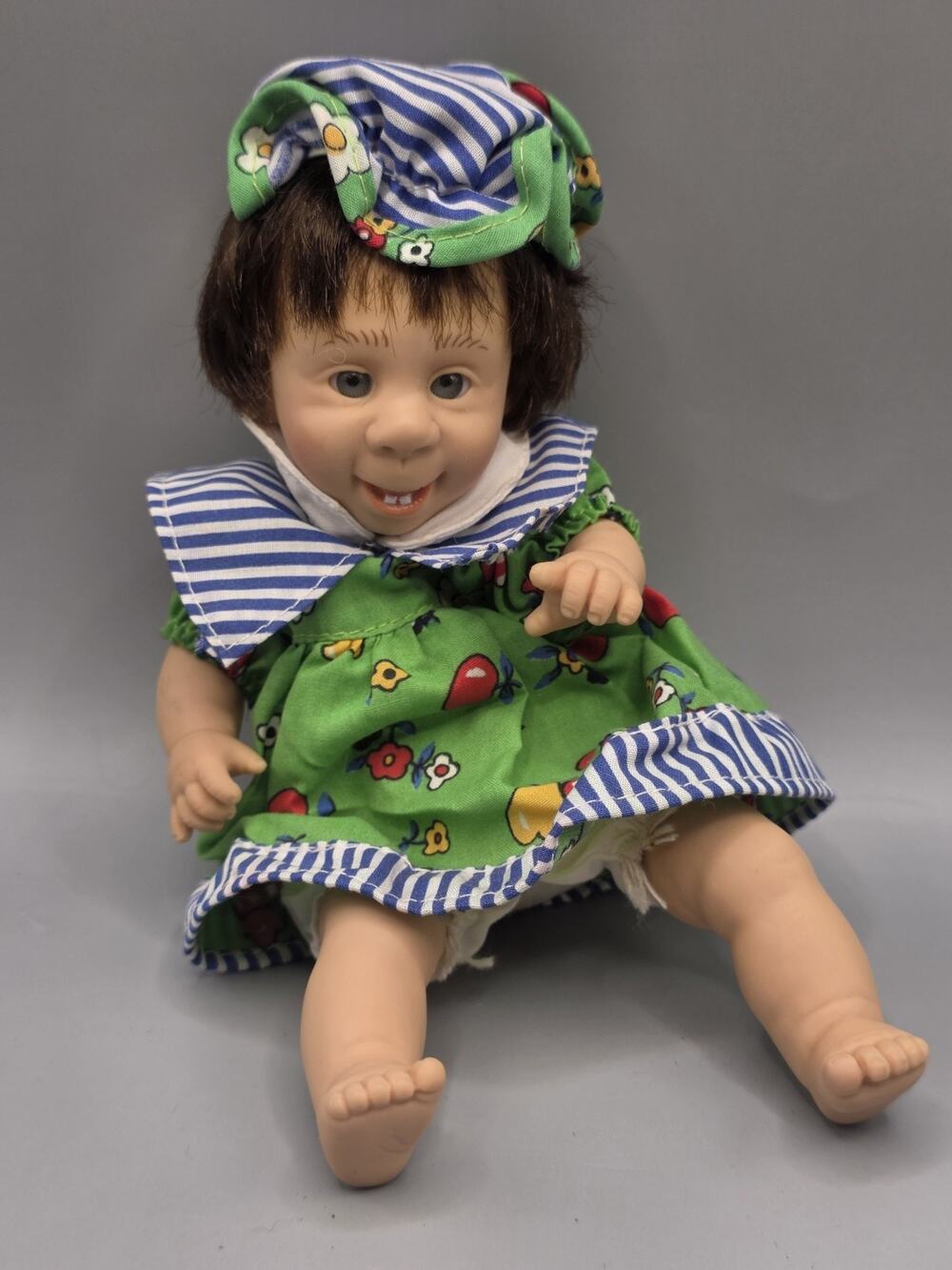Vintage Gi-Go My Pals Expression Bean Bag Doll Happy Buck Teeth Green Dress 8"